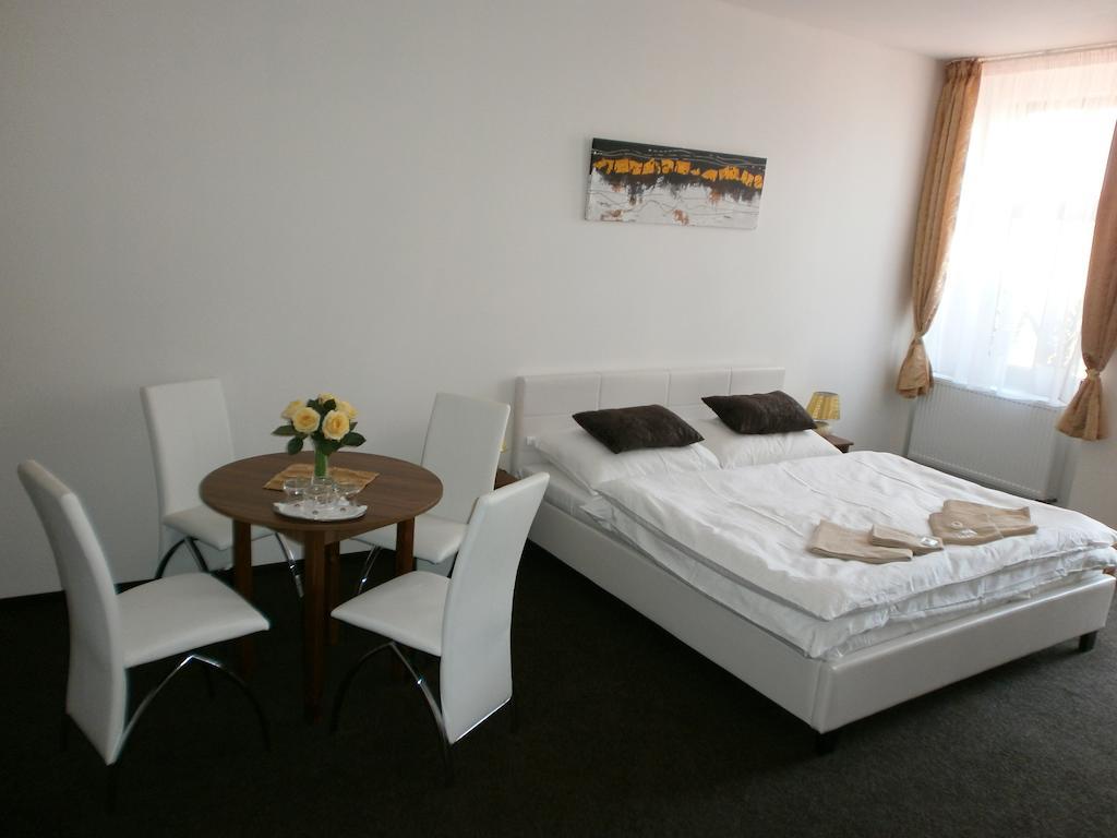 Hotel U Cisare Melnik Exterior foto